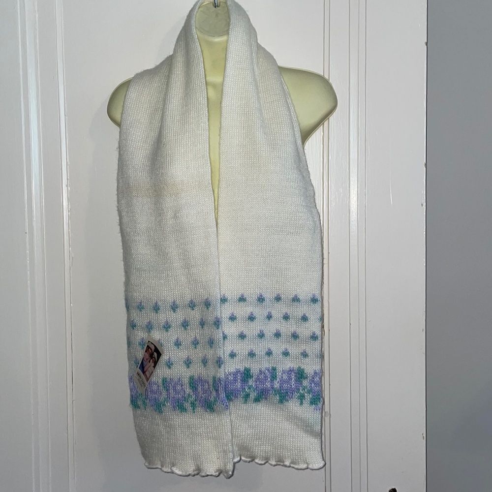 NWT Vtg 70s/80s Warm Country cream knit winter scarf‎ with floral design